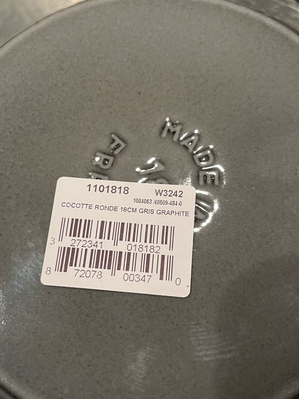 Staub La Cocotte Round cast iron pot with lid, 7 inches, 1.75 quarts, damaged - Picture 4 of 12